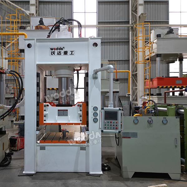 315噸框架式液壓機(jī) 315噸框架式液壓機(jī)