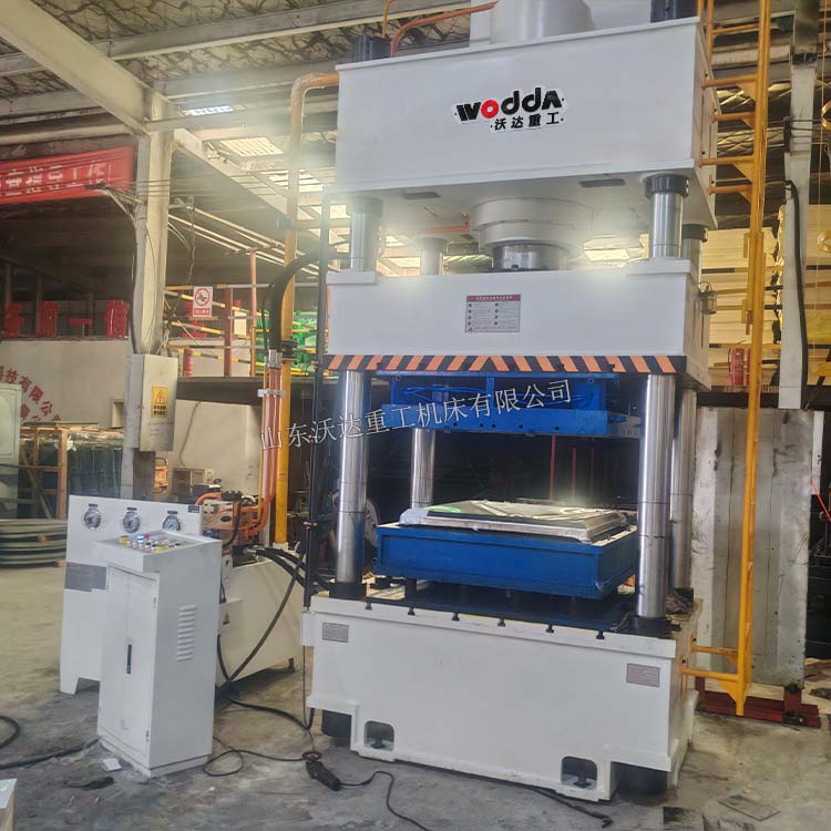 400噸不銹鋼水箱板拉伸液壓機(jī) 400噸不銹鋼水箱板拉伸液壓機(jī)