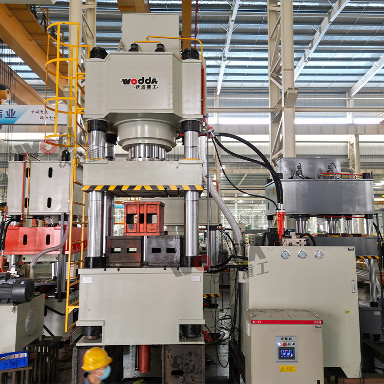 1000噸三梁四柱液壓機(jī)車間實物