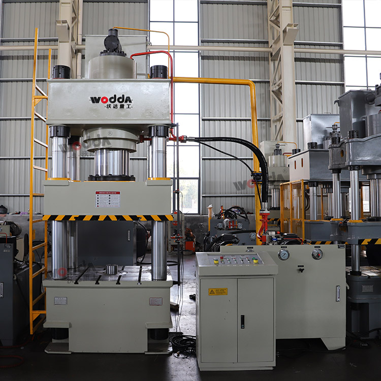 三梁四柱液壓機 三梁四柱液壓機