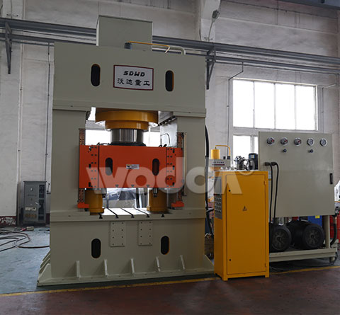 龍門框架導(dǎo)軌式液壓機(jī)